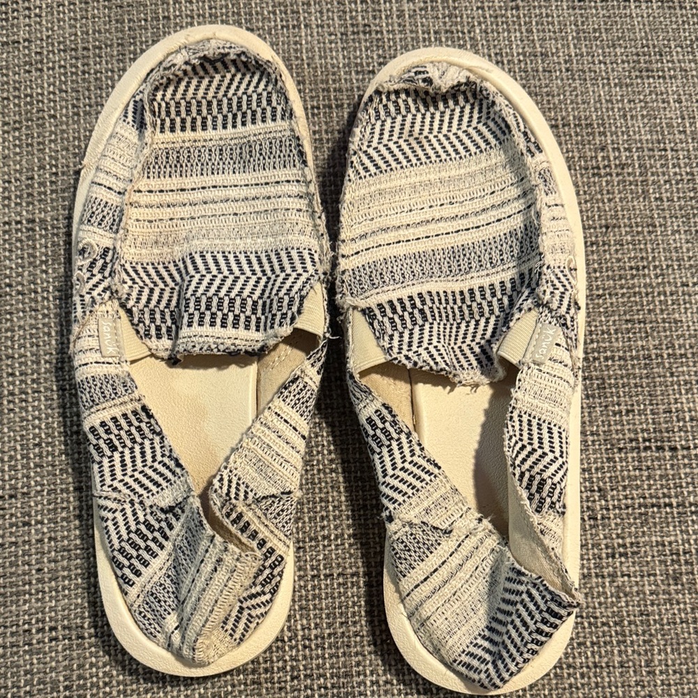 Sanuk Stripped Sandals